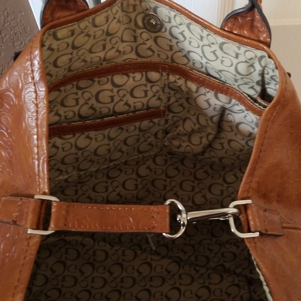 Guess Purse - Picture 5 of 6